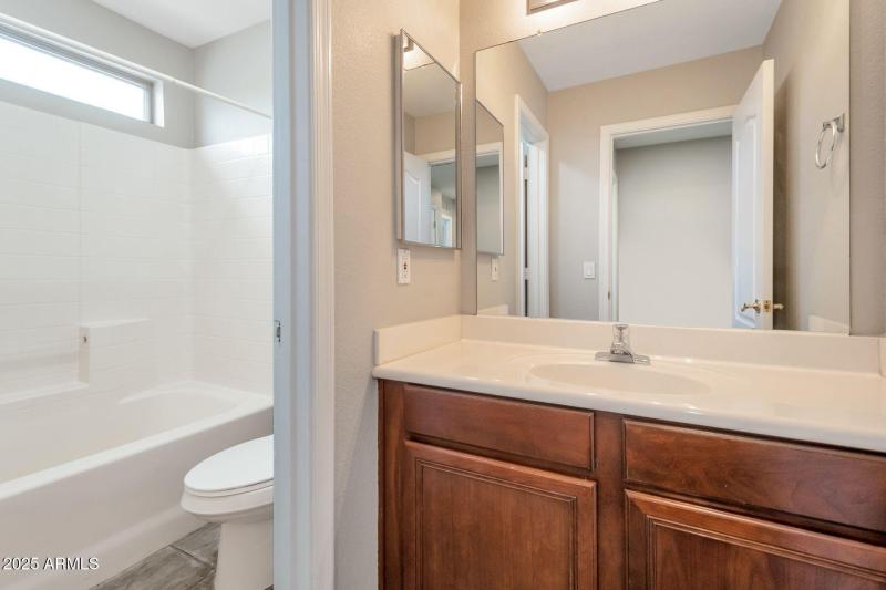 Holmes 5352 bathroom.