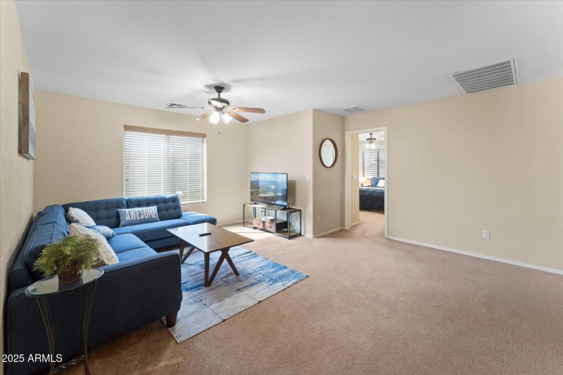 25-025-upstairs-family-room