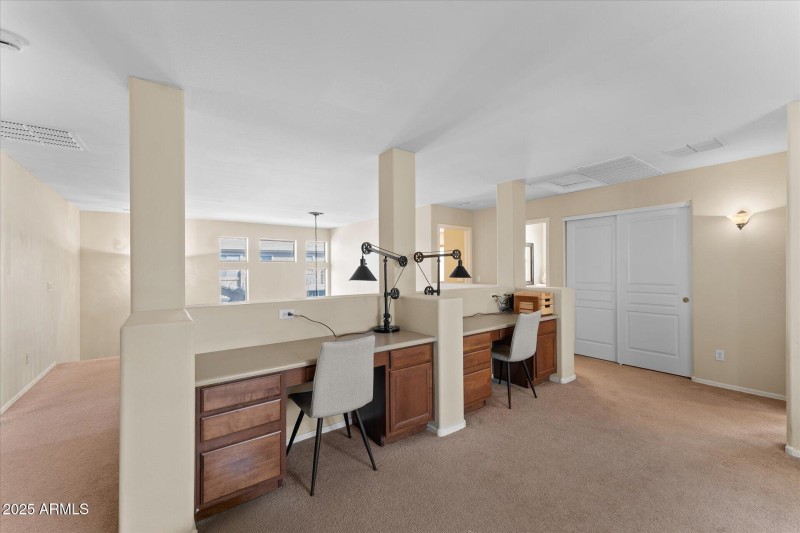 27-027-upstairs-family-room