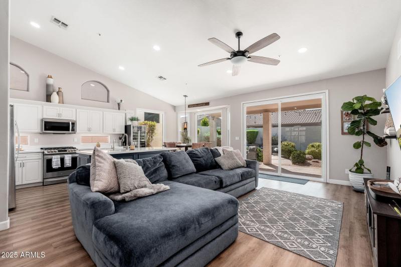 10035 E Janice Way - 08