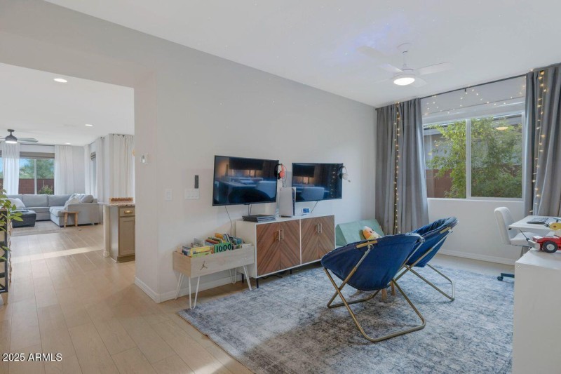 2nd living or dining area