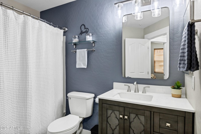 Second level full bath