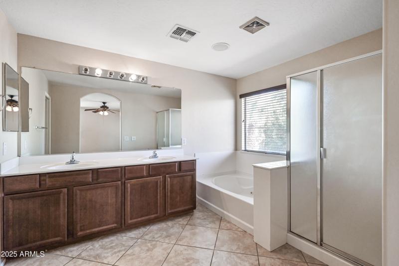 24-1543ENL-ocupix-Day2