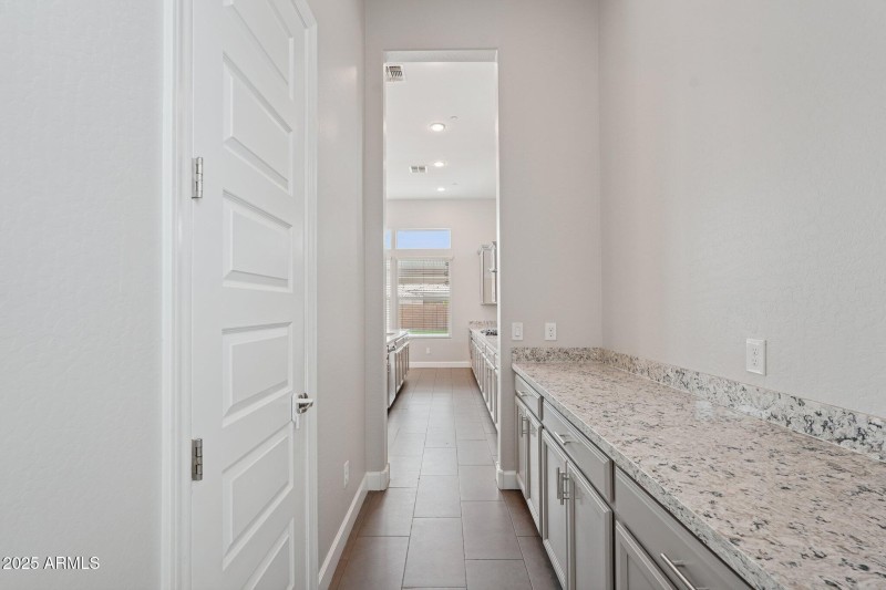 25-web-or-mls-W Oregon Ave-S0309-025