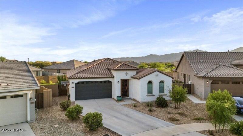 01-18879 W Cholla St