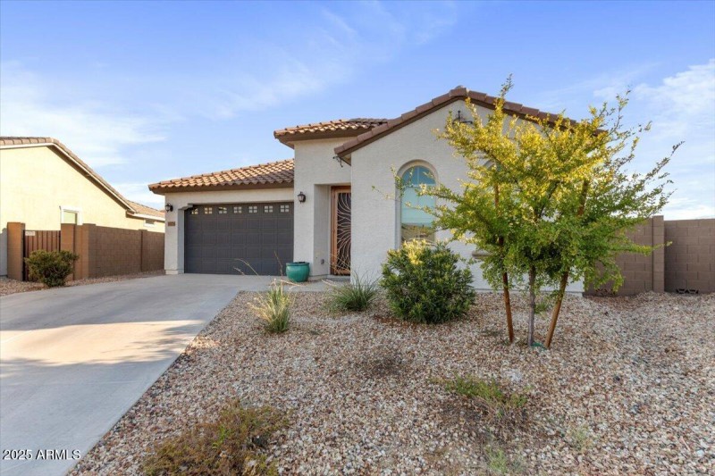 09-18879 W Cholla St