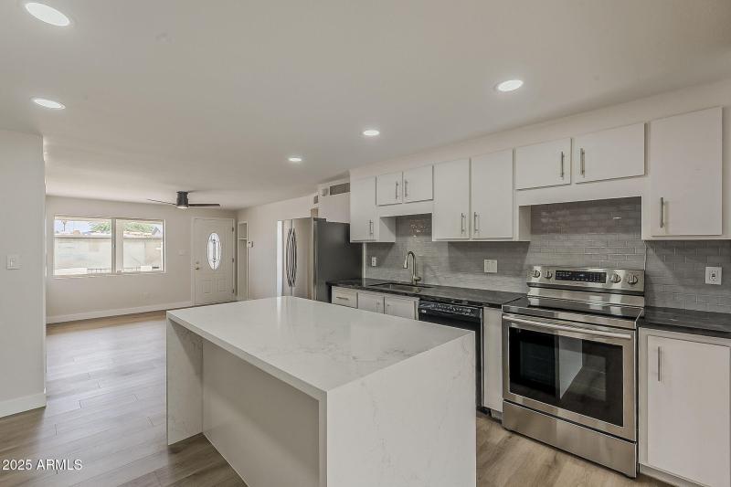 11-web-or-mls-Surrey-11