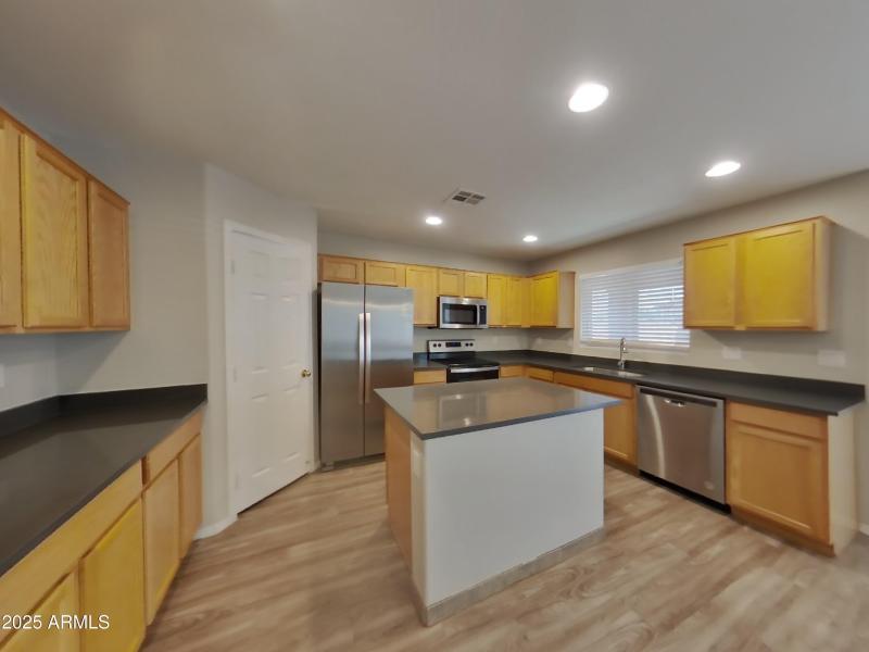 3_pc_8IR1RDkfFU_BdA5DaqeWi_layout_0