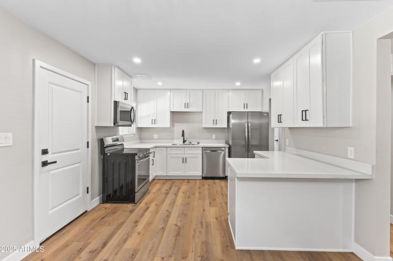 724 W Missouri Ave-8