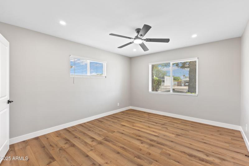 724 W Missouri Ave-14