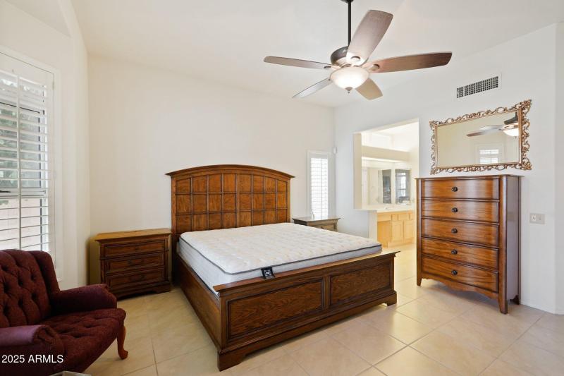 23-web-or-mls-W Desert Glen Dr-S0409-023