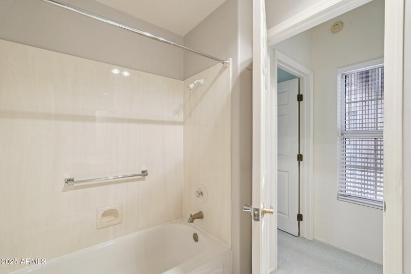 28-web-or-mls-W Desert Glen Dr-S0409-028