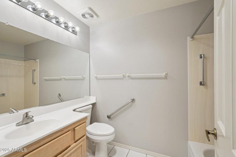 32-web-or-mls-W Desert Glen Dr-S0409-032