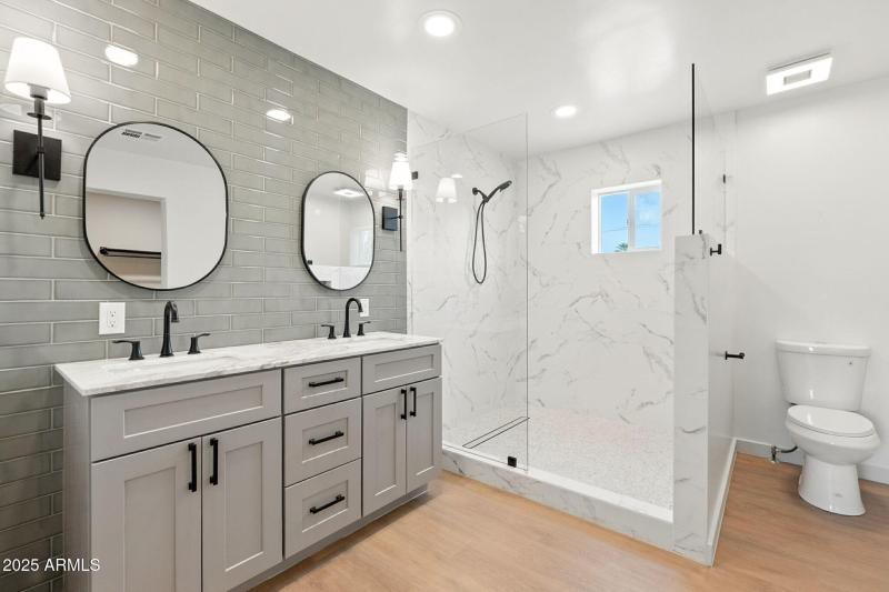 028_Primary Bathroom