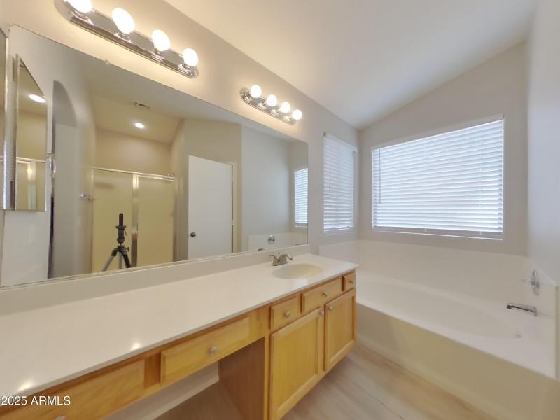 8_pc_4MkZJo2AMV_hQWsj5t0FG_layout_1