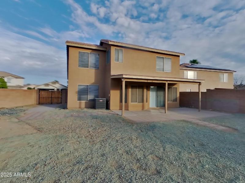 16_pc_0lQVnNGqoC_259LdDp4rD_center_0