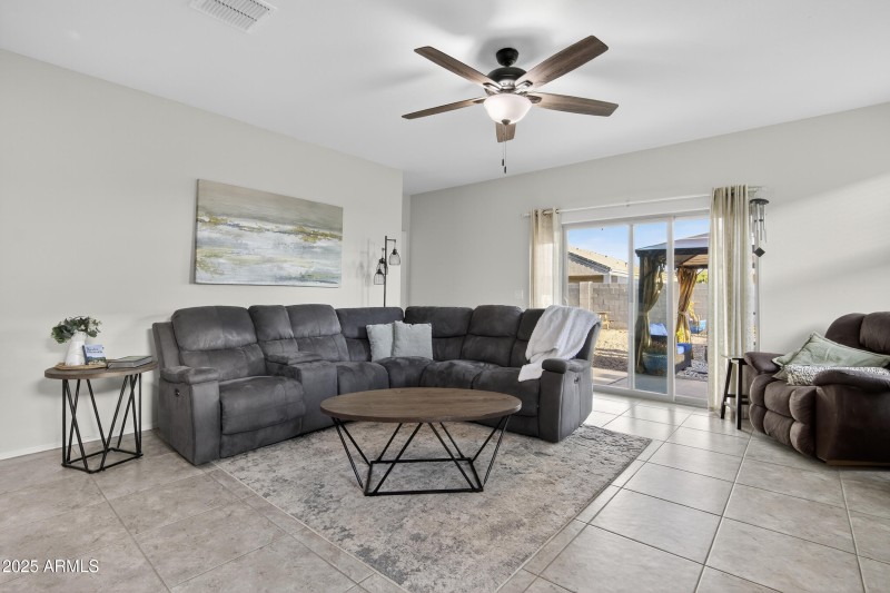 9_040_086_a4m_opnshw (1)