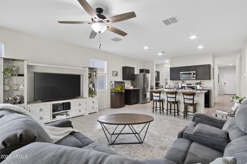 12_043_094_a4m_opnshw (1)