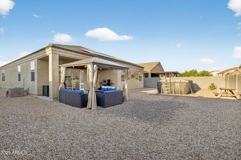 48_056_135_a4m_opnshw (1)