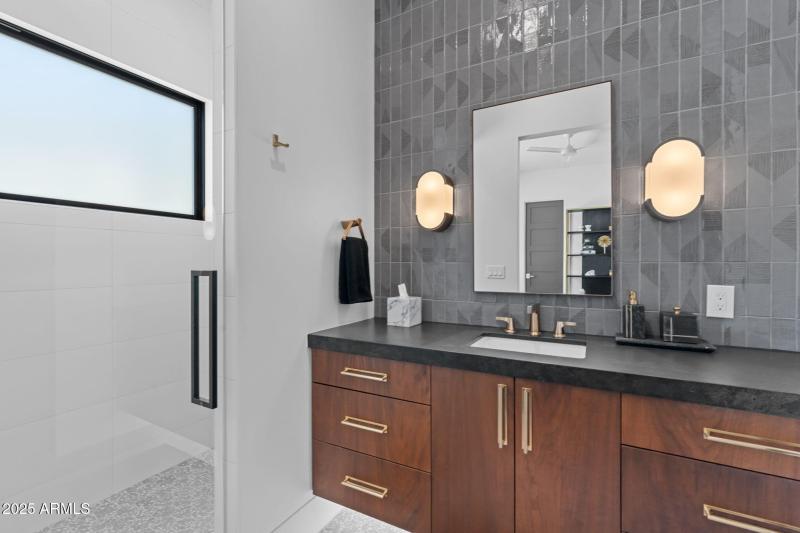 Guest Room Ensuite 2