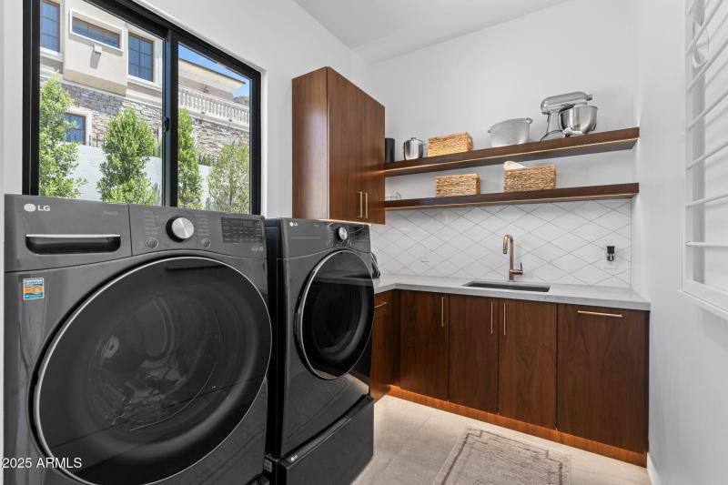 Guest House Laundry Room