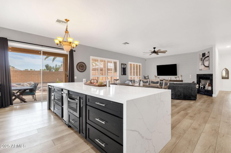 21-web-or-mls-17719-n-67th-ln