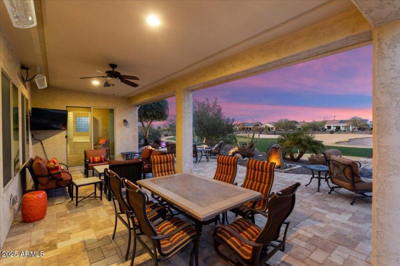 Patio w/2 infrared heaters