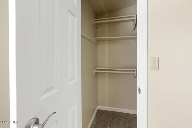 Closet Bedroom 2 - Office