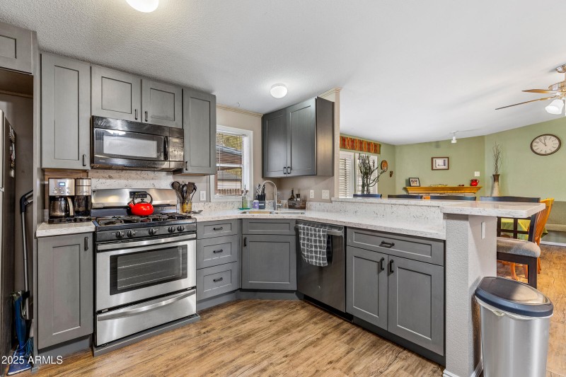 5276 N Thornton Pl-11