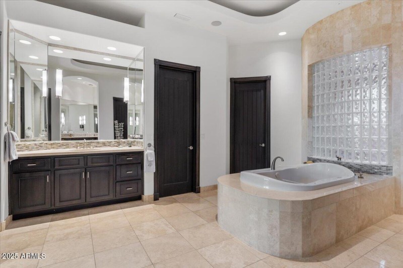 064-Primary Bathroom