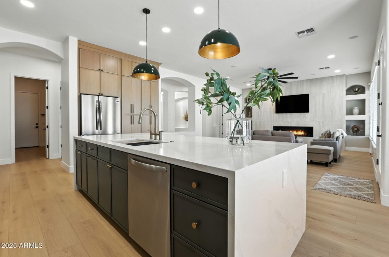 10 Foot dual-edge waterfall island