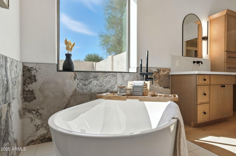 Sleek free standing soaking tub
