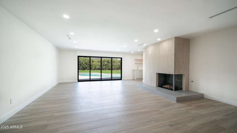 8302 E. Lincoln Dr-14