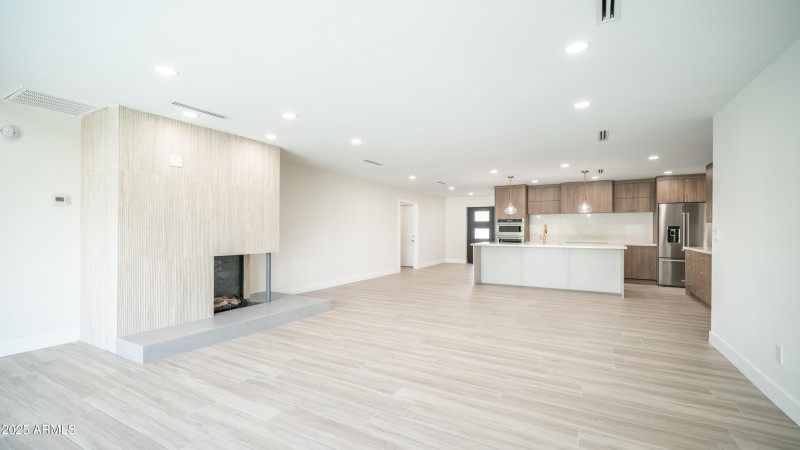 8302 E. Lincoln Dr-15