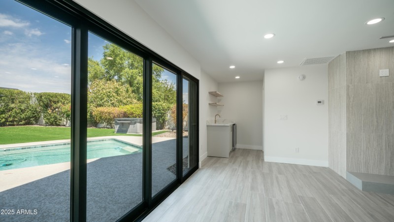 8302 E. Lincoln Dr-16