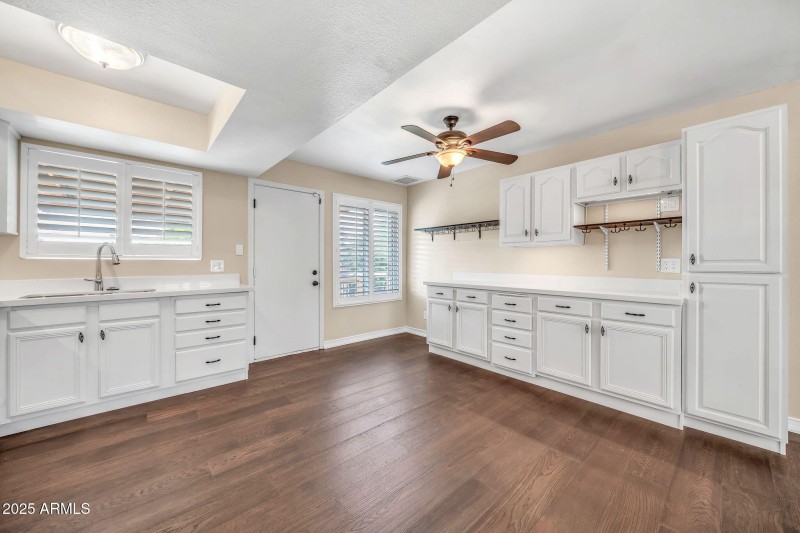 3821 W Danbury Dr-11