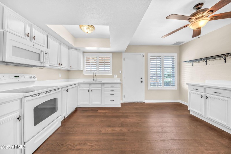 3821 W Danbury Dr-12