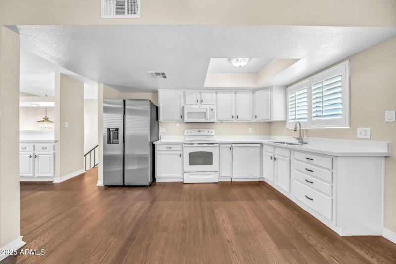 3821 W Danbury Dr-14