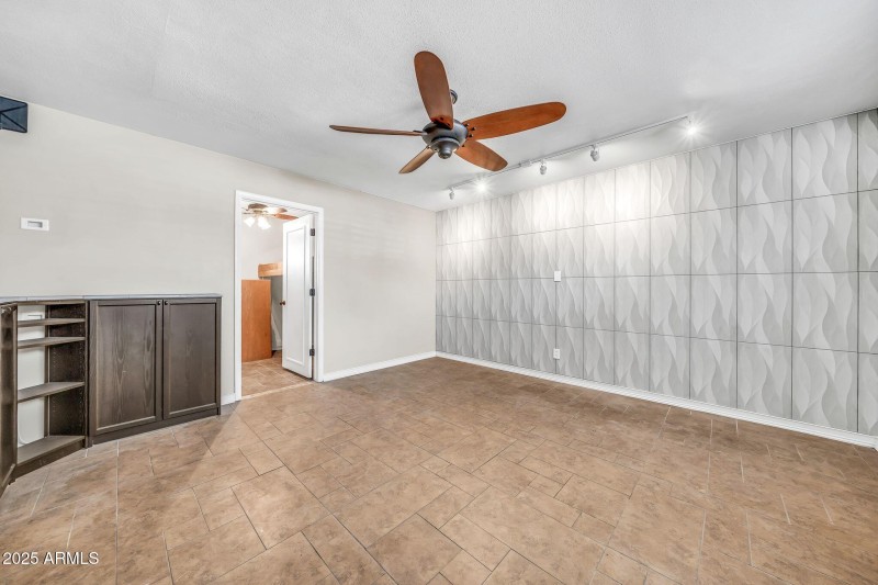 3821 W Danbury Dr-16