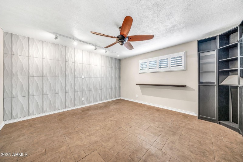 3821 W Danbury Dr-18