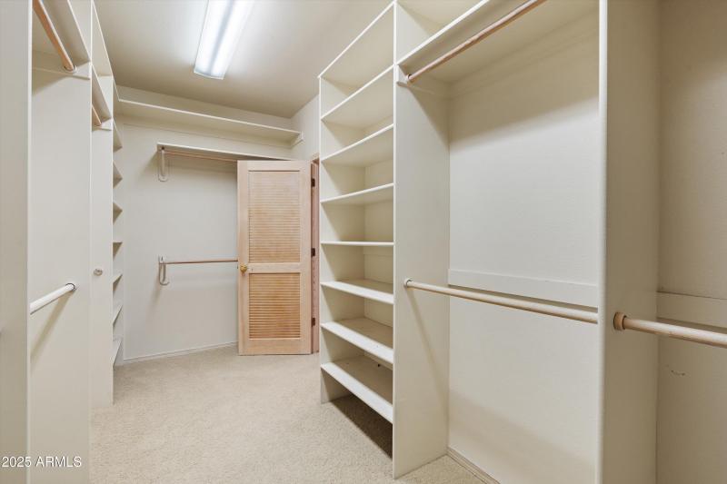 35-Walk-in Closet