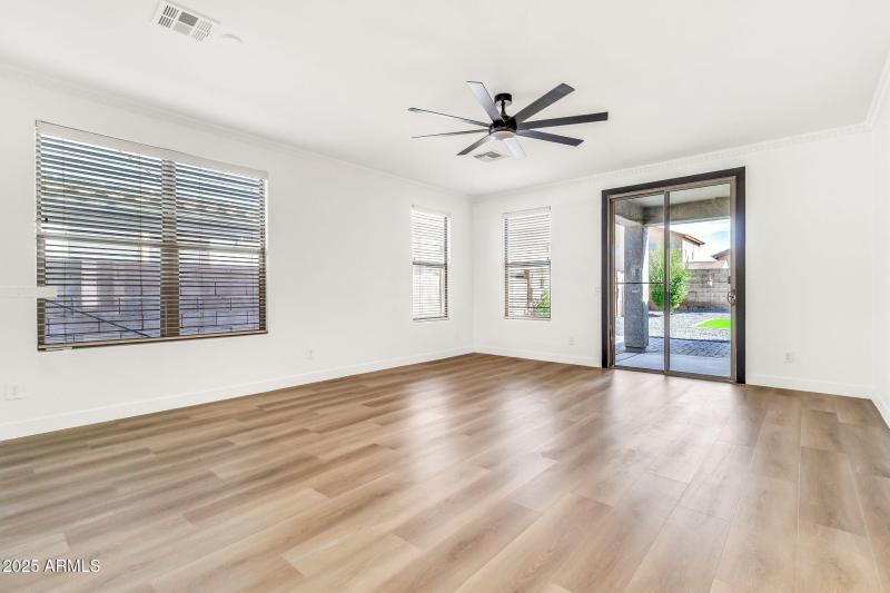 2237 W Agrarian Hills Dr-9