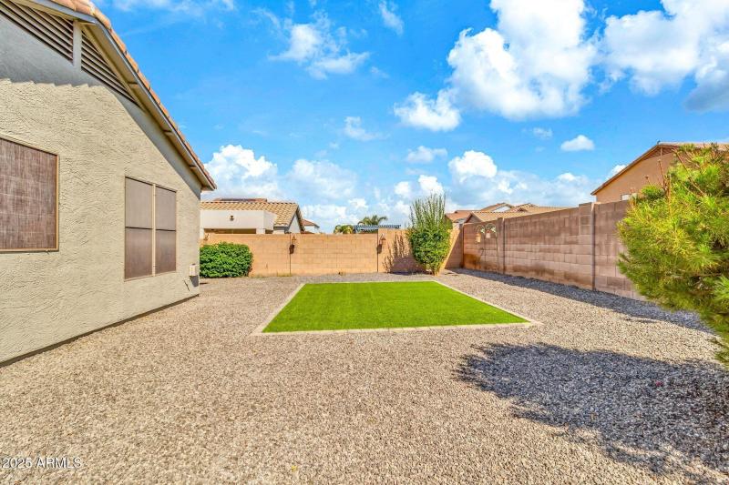 2237 W Agrarian Hills Dr-34