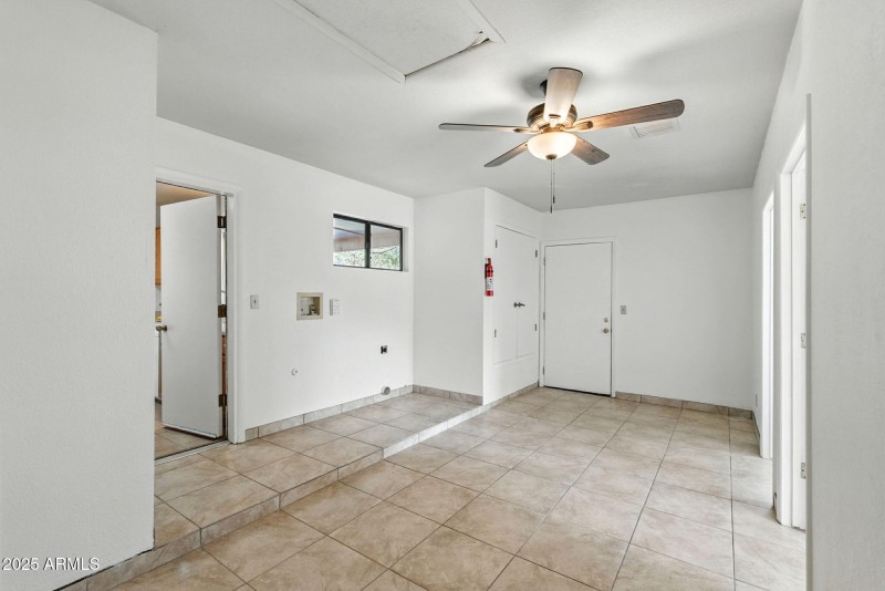 Bonus Room/Laundry Area