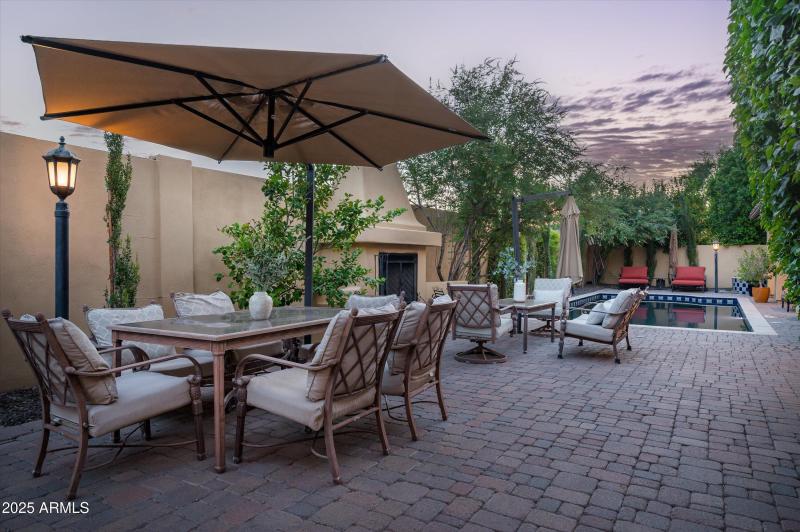 Entertainers Backyard