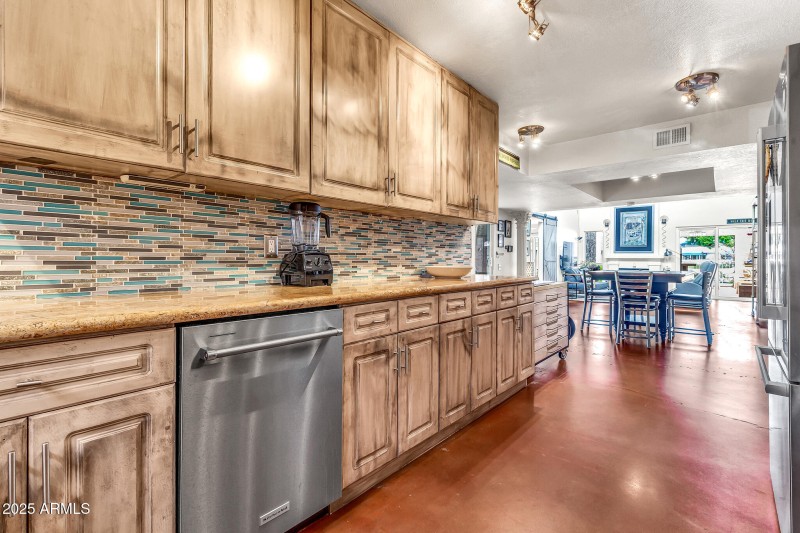 1124 E Driftwood Dr-14_(2048)