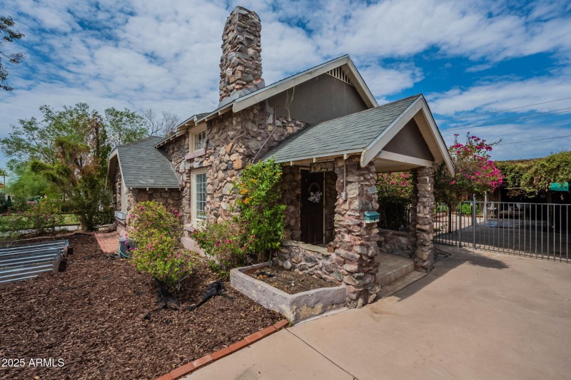 4-web-or-mls-Holly-4