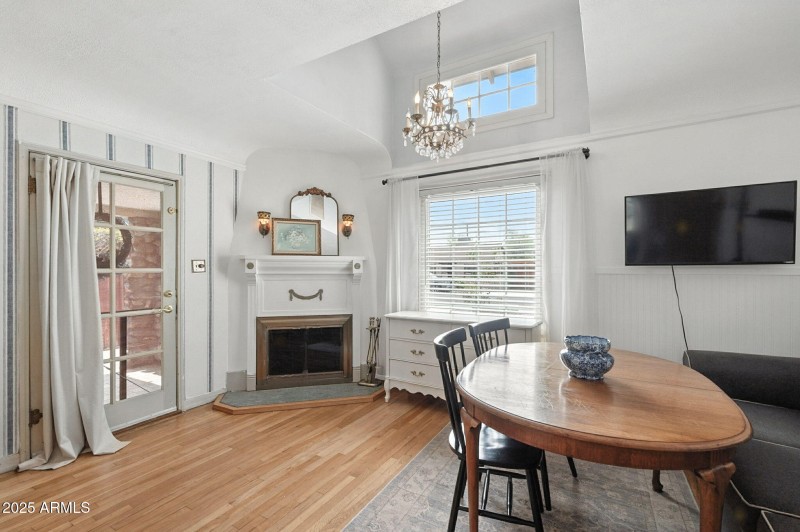 7-web-or-mls-Holly-7