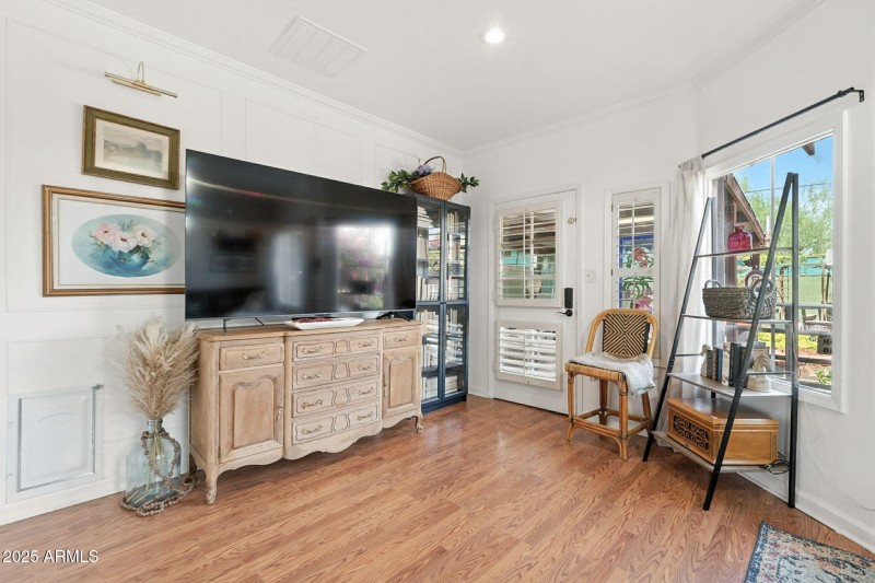 10-web-or-mls-Holly-10