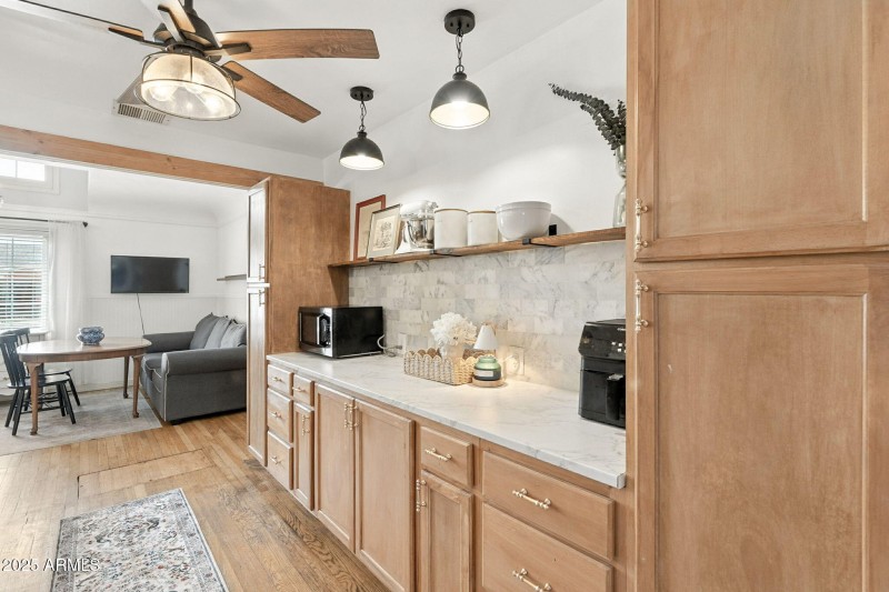 20-web-or-mls-Holly-20